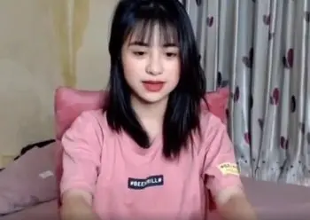 Ảnh thumbnail video Con cu anh cứng đầu khi em gái xinh đẹp khoe hàng