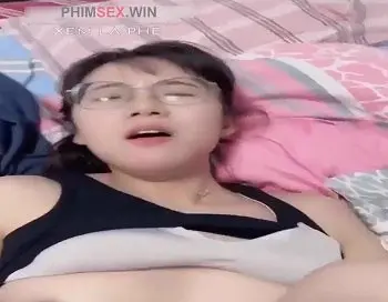 Ảnh thumbnail video Gái xinh kính cận làm tình cực phê