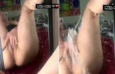 Ảnh thumbnail video Nước bắn tung tóe khi móc bướm